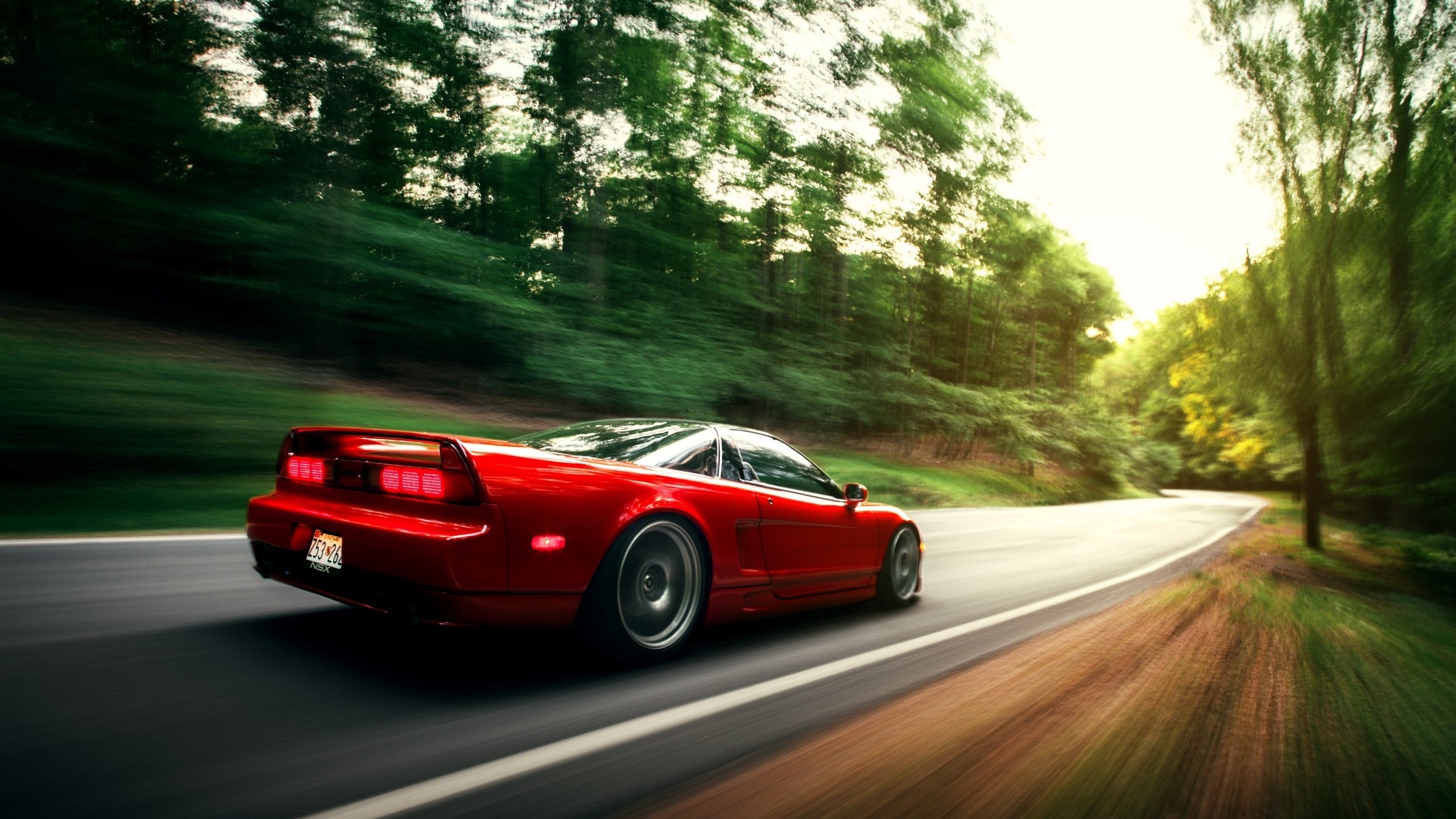 “东安湖赛场：飞扬的风帆与激情的竞技”